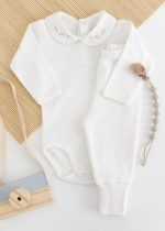 Conjunto Bebê Off White em Suedine Gola Bordada Floral