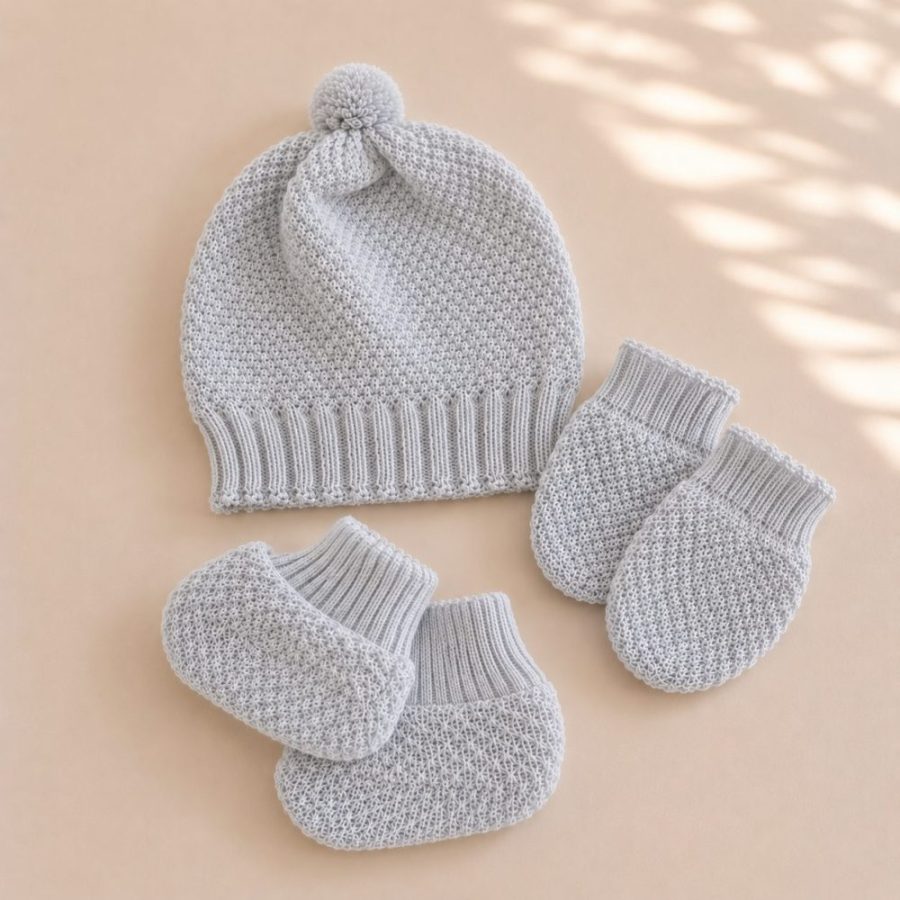 Kit Touca, Luva e Sapatinhos emTricô Para Bebê RN - Cinza