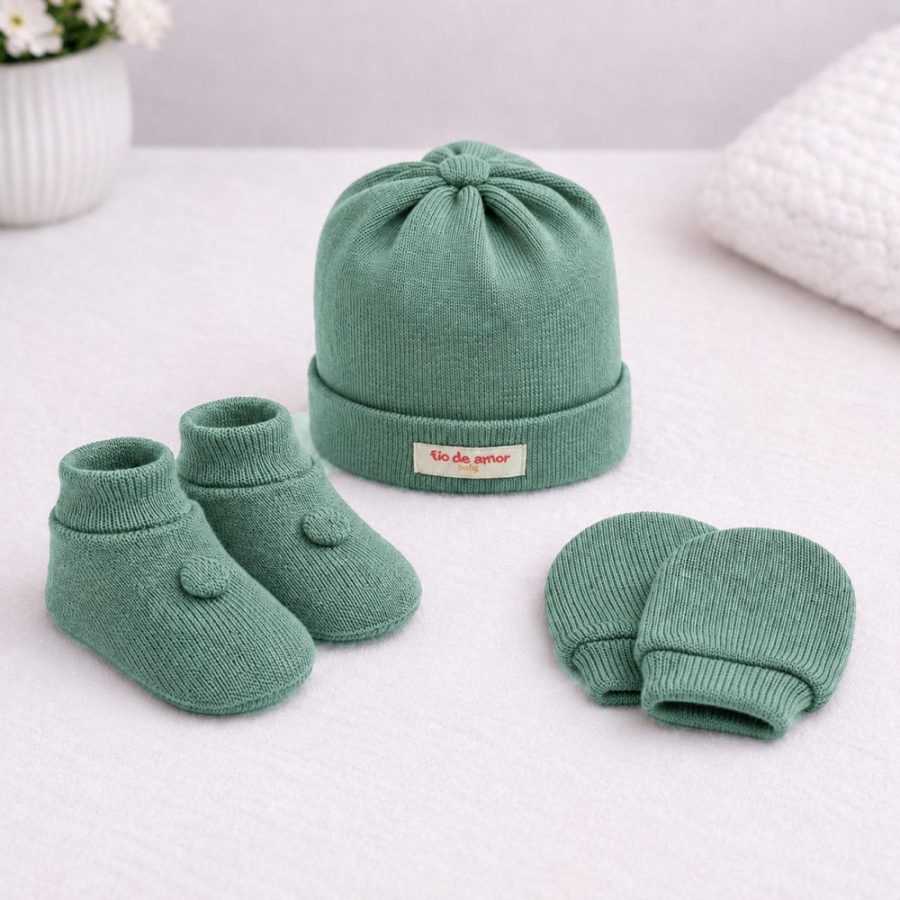 Kit Maternidade em Tricô Verde Oliva – Touca, Sapatinho e Luvas RN_