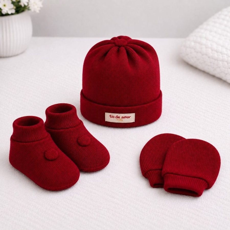 Kit Maternidade em Tricô Vermelho – Touca, Sapatinho e Luvas RN