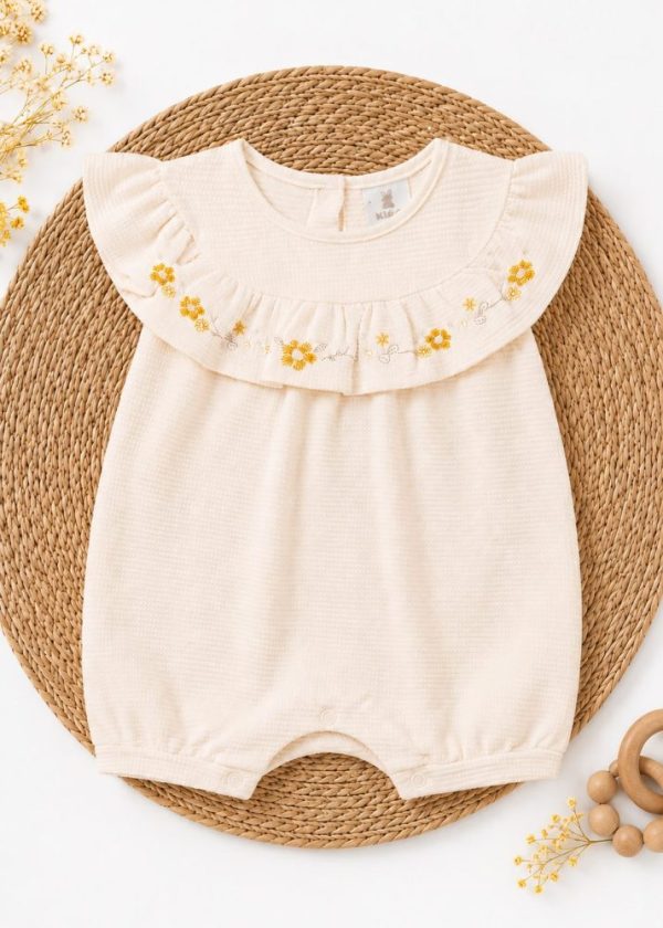 Macacão Curto Bebê Kiko com Bordado Floral Amarelo