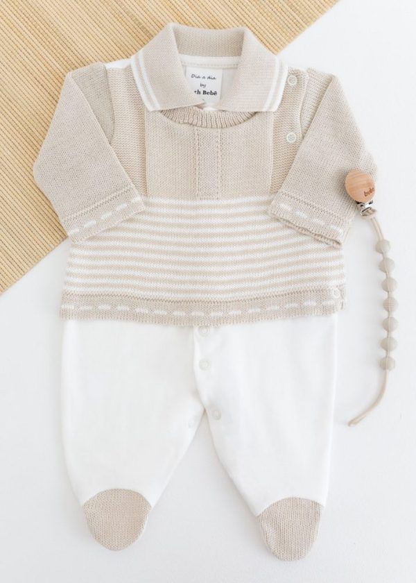 Macacão Bebê em Tricot e Suedine Bege Com Branco