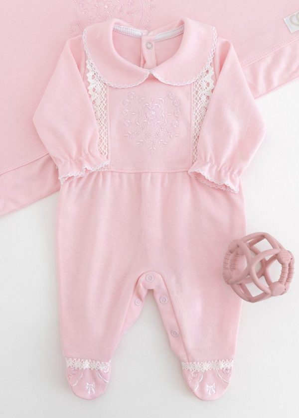 Saída Maternidade RN Rosa Baby com Macacão Bordado e Manta