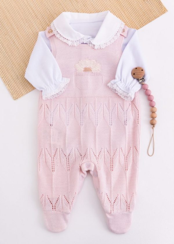 Jardineira em Tricô Rosa Pastel com Body Branco
